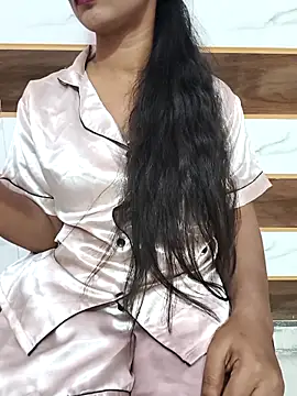 Itz Mayra  online show from 10/25/25, 08:00