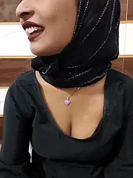 Itz Mayra  online show from 11/08/25, 05:51