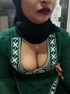 Itz Mayra  online show from 11/23/25, 09:25