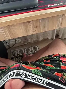 Snapshot of dicksmallll chatting on 09/30/25, 01:16 dicksmallll online show from 09/30/25, 01:16