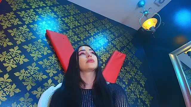 elinne hendrix  online show from 10/20/25, 12:49