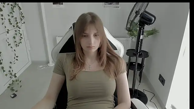 Snapshot of NeyliDream chatting on 06/15/26, 12:07 NeyliDream online show from 06/15/26, 12:07