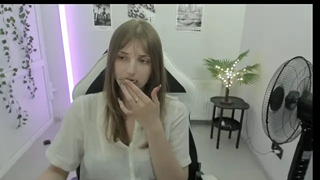 Snapshot of NeyliDream chatting on 06/26/26, 01:04 NeyliDream online show from 06/26/26, 01:04