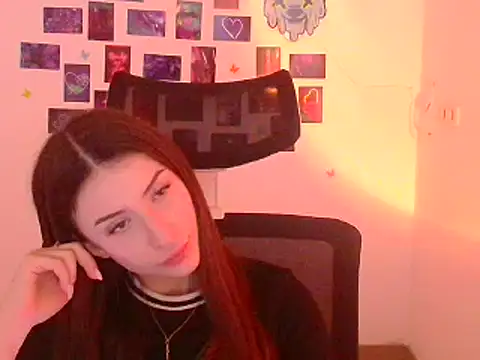 Snapshot of AlisaBubbles chatting on 11/21/25, 06:45 AlisaBubbles online show from 11/21/25, 06:45