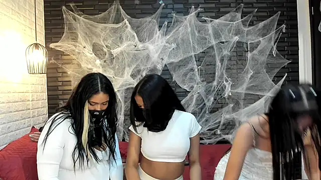 ElJardinEspanol online show from 10/11/25, 01:42