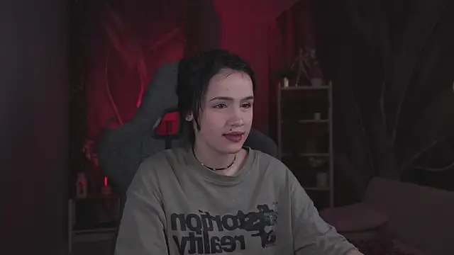 Snapshot of MonicaFarmer chatting on 03/25/26, 08:37 MonicaFarmer online show from 03/25/26, 08:37