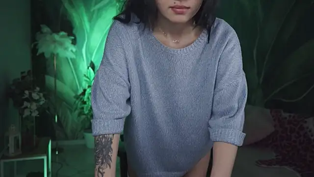 Snapshot of MonicaFarmer chatting on 04/22/26, 11:39 MonicaFarmer online show from 04/22/26, 11:39