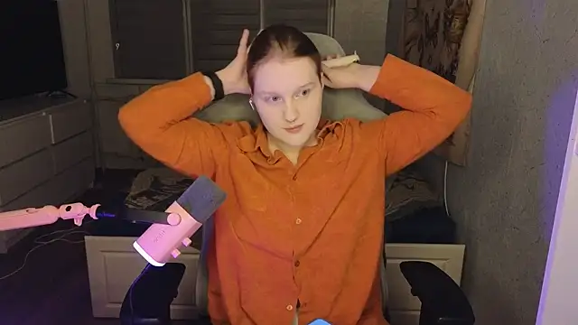 Snapshot of OliviaBlade chatting on 10/26/25, 03:40 OliviaBlade online show from 10/26/25, 03:40