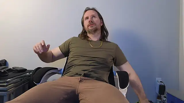 Snapshot of AlbinoAdonis chatting on 03/11/26, 02:28 AlbinoAdonis online show from 03/11/26, 02:28