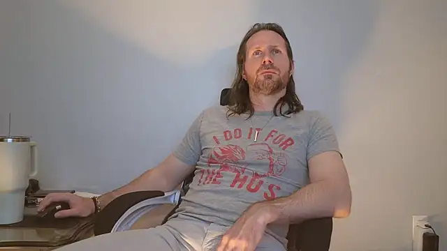 Snapshot of AlbinoAdonis chatting on 04/21/26, 02:51 AlbinoAdonis online show from 04/21/26, 02:51