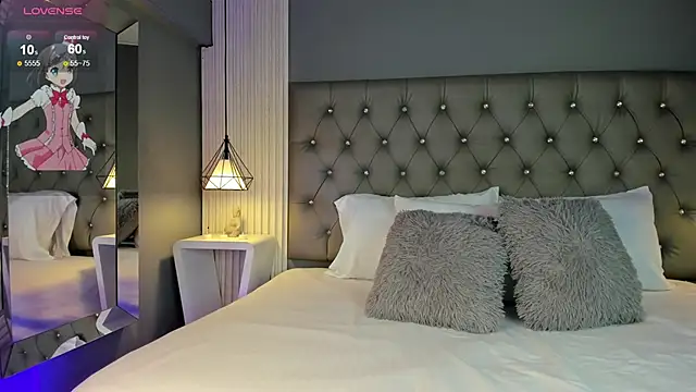 LunaBloomn online show from 10/29/25, 05:04