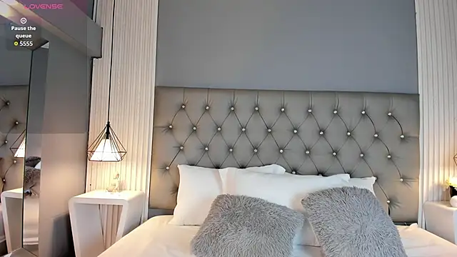 LunaBloomn online show from 11/08/25, 05:12