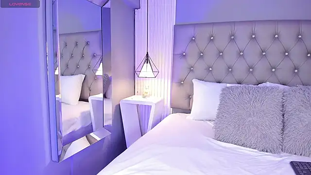 LunaBloomn online show from 12/20/25, 05:09