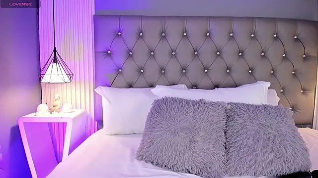 LunaBloomn online show from 03/11/26, 05:08