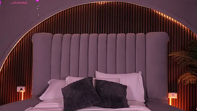 Snapshot of Isabellax21 chatting on 03/25/26, 04:18 Isabellax21 online show from 03/25/26, 04:18