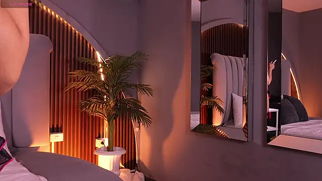 Snapshot of Isabellax21 chatting on 04/07/26, 04:24 Isabellax21 online show from 04/07/26, 04:24