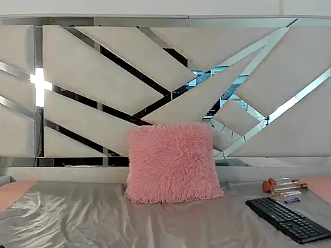 Snapshot of Kimberly_TaylorX chatting on 11/30/25, 08:57 Kimberly TaylorX online show from 11/30/25, 08:57