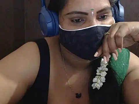 Snapshot of Nisha-telugu chatting on 11/01/25, 05:48 Nisha-telugu online show from 11/01/25, 05:48