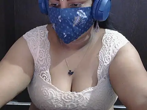 Snapshot of Nisha-telugu chatting on 11/06/25, 06:31 Nisha-telugu online show from 11/06/25, 06:31