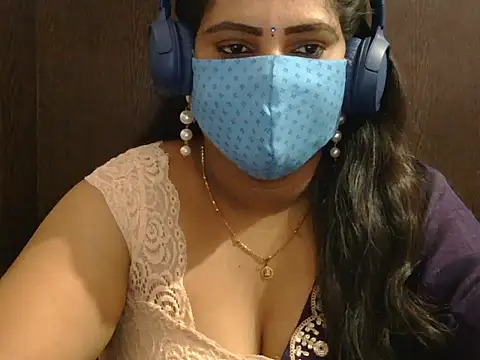 Snapshot of Nisha-telugu chatting on 11/11/25, 04:29 Nisha-telugu online show from 11/11/25, 04:29