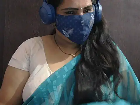 Snapshot of Nisha-telugu chatting on 11/17/25, 04:57 Nisha-telugu online show from 11/17/25, 04:57