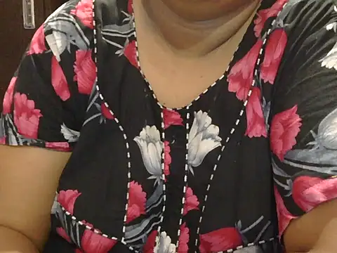 Snapshot of Nisha-telugu chatting on 04/17/26, 05:27 Nisha-telugu online show from 04/17/26, 05:27