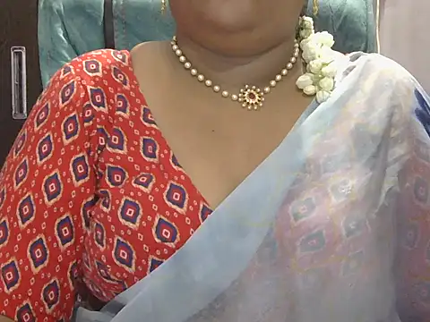 Snapshot of Nisha-telugu chatting on 04/18/26, 05:28 Nisha-telugu online show from 04/18/26, 05:28