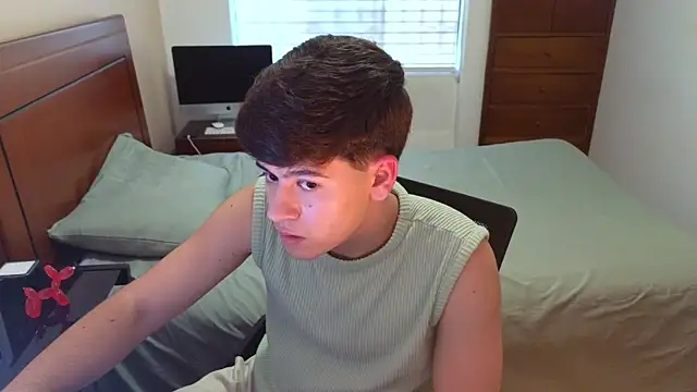 Snapshot of tightncuteass chatting on 09/20/25, 10:22 tightncuteass online show from 09/20/25, 10:22