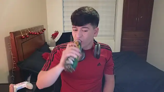 Snapshot of tightncuteass chatting on 11/18/25, 10:36 tightncuteass online show from 11/18/25, 10:36