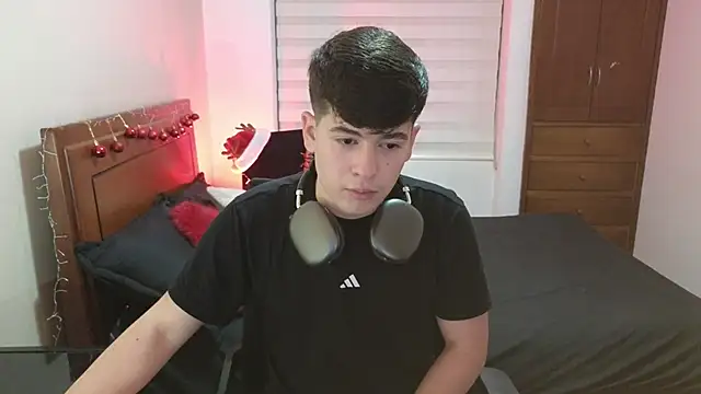 Snapshot of tightncuteass chatting on 11/19/25, 10:43 tightncuteass online show from 11/19/25, 10:43