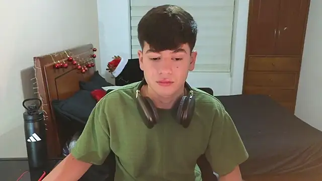 Snapshot of tightncuteass chatting on 11/24/25, 12:43 tightncuteass online show from 11/24/25, 12:43