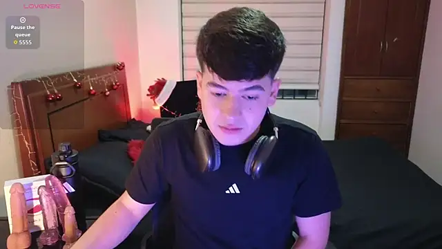 Snapshot of tightncuteass chatting on 12/01/25, 11:21 tightncuteass online show from 12/01/25, 11:21