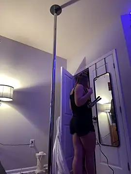 Snapshot of AllesandraLove chatting on 10/07/25, 12:52 AllesandraLove online show from 10/07/25, 12:52