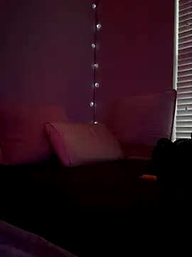 Snapshot of AllesandraLove chatting on 10/13/25, 11:54 AllesandraLove online show from 10/13/25, 11:54