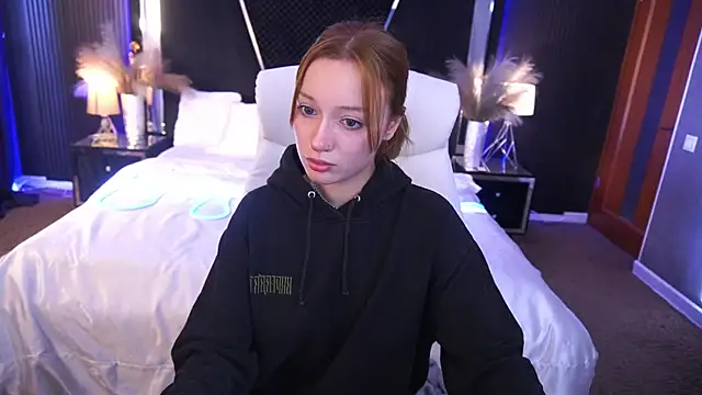 Snapshot of FoxyMayy chatting on 10/07/25, 12:46 FoxyMayy online show from 10/07/25, 12:46