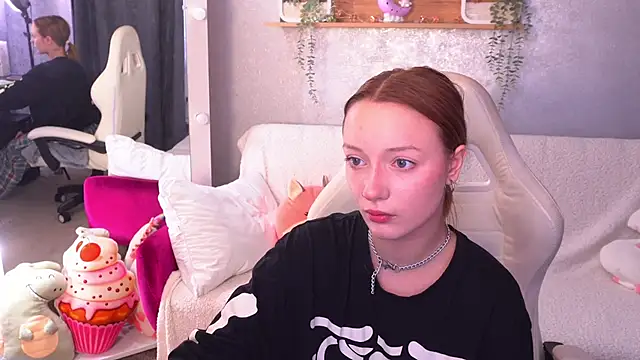 Snapshot of FoxyMayy chatting on 10/10/25, 07:18 FoxyMayy online show from 10/10/25, 07:18