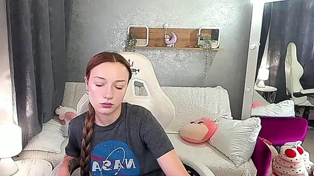 Snapshot of FoxyMayy chatting on 10/28/25, 02:31 FoxyMayy online show from 10/28/25, 02:31