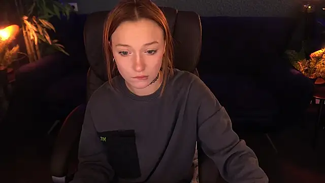 Snapshot of FoxyMayy chatting on 11/06/25, 01:56 FoxyMayy online show from 11/06/25, 01:56