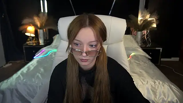 Snapshot of FoxyMayy chatting on 11/12/25, 02:39 FoxyMayy online show from 11/12/25, 02:39