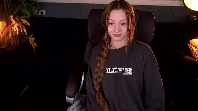 Snapshot of FoxyMayy chatting on 11/18/25, 03:16 FoxyMayy online show from 11/18/25, 03:16