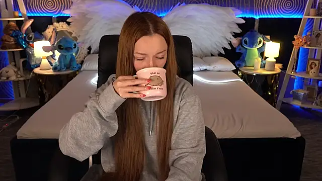 Snapshot of FoxyMayy chatting on 11/19/25, 02:06 FoxyMayy online show from 11/19/25, 02:06