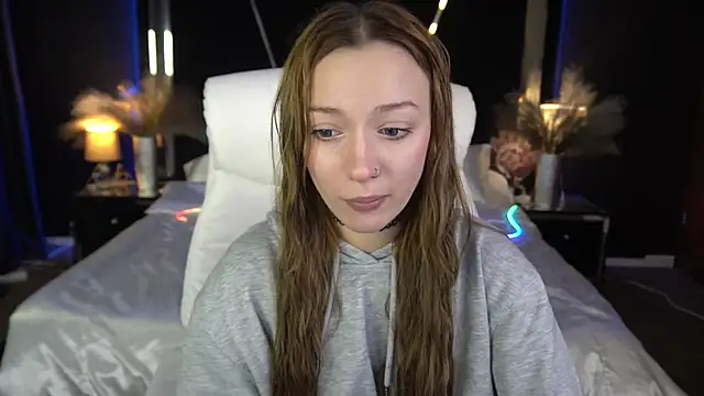 Snapshot of FoxyMayy chatting on 12/01/25, 02:11 FoxyMayy online show from 12/01/25, 02:11