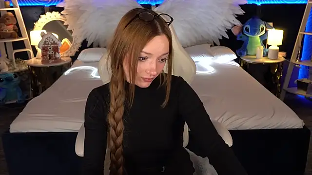 Snapshot of FoxyMayy chatting on 12/04/25, 01:53 FoxyMayy online show from 12/04/25, 01:53