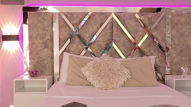 Snapshot of CarolinaaGomezz chatting on 11/15/25, 03:26 CarolinaaGomezz online show from 11/15/25, 03:26