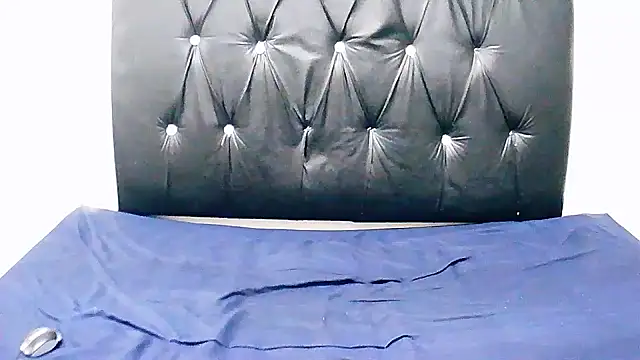 Snapshot of Iris-Pinky chatting on 11/23/25, 06:19 Iris-Pinky online show from 11/23/25, 06:19