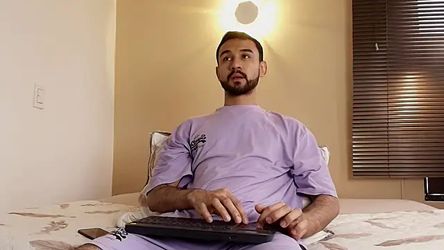 Axel Moon S online show from 11/07/25, 08:42