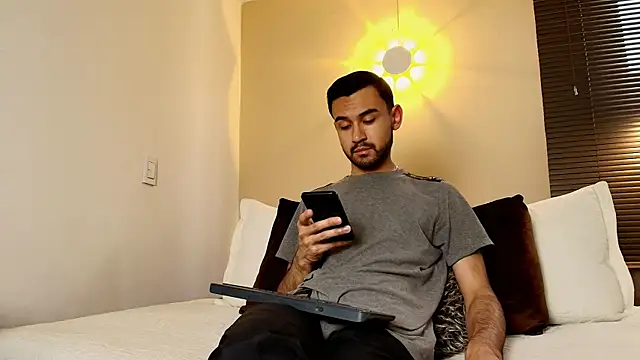 Axel Moon S online show from 11/29/25, 08:34