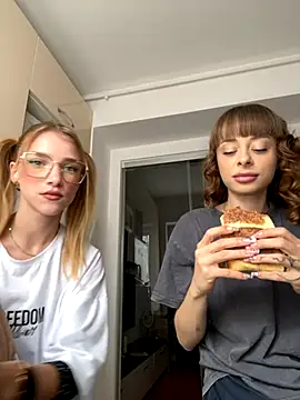 BabyBee  online show from 10/12/25, 12:37