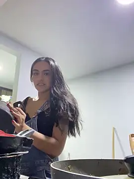 Leslie Bussh  online show from 02/18/26, 02:18