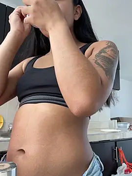 Leslie Bussh  online show from 03/04/26, 03:40